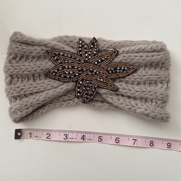 🆓 When Bundled- Gray Crocheted Fall/Winter Headband with Beaded Appliqué Patch - Picture 6 of 12